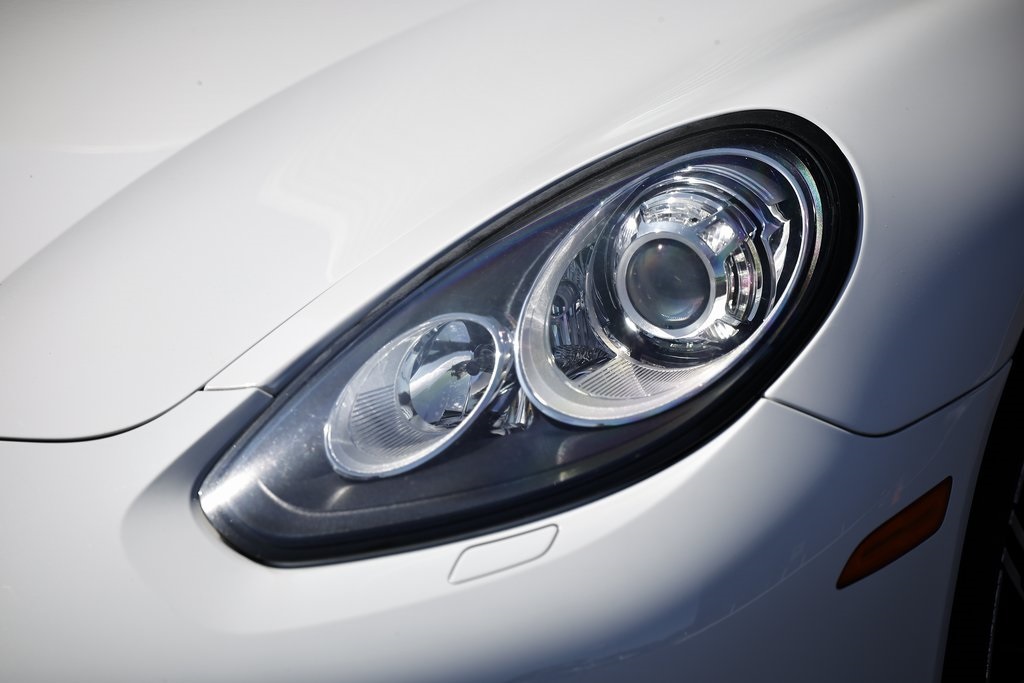 2015 Porsche Panamera Base photo 16