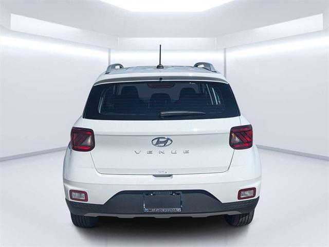 2025 Hyundai Venue SEL photo 3