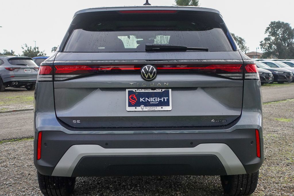 2026 Volkswagen Tiguan SE photo 4