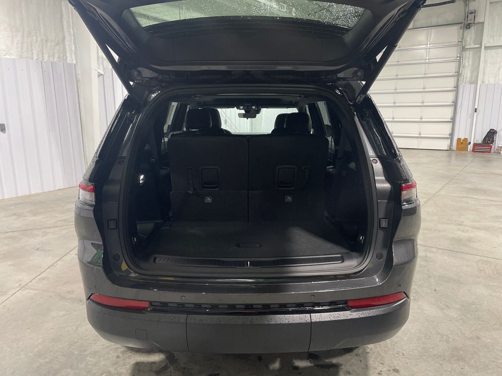 2025 Jeep Grand Cherokee Altitude High photo 4