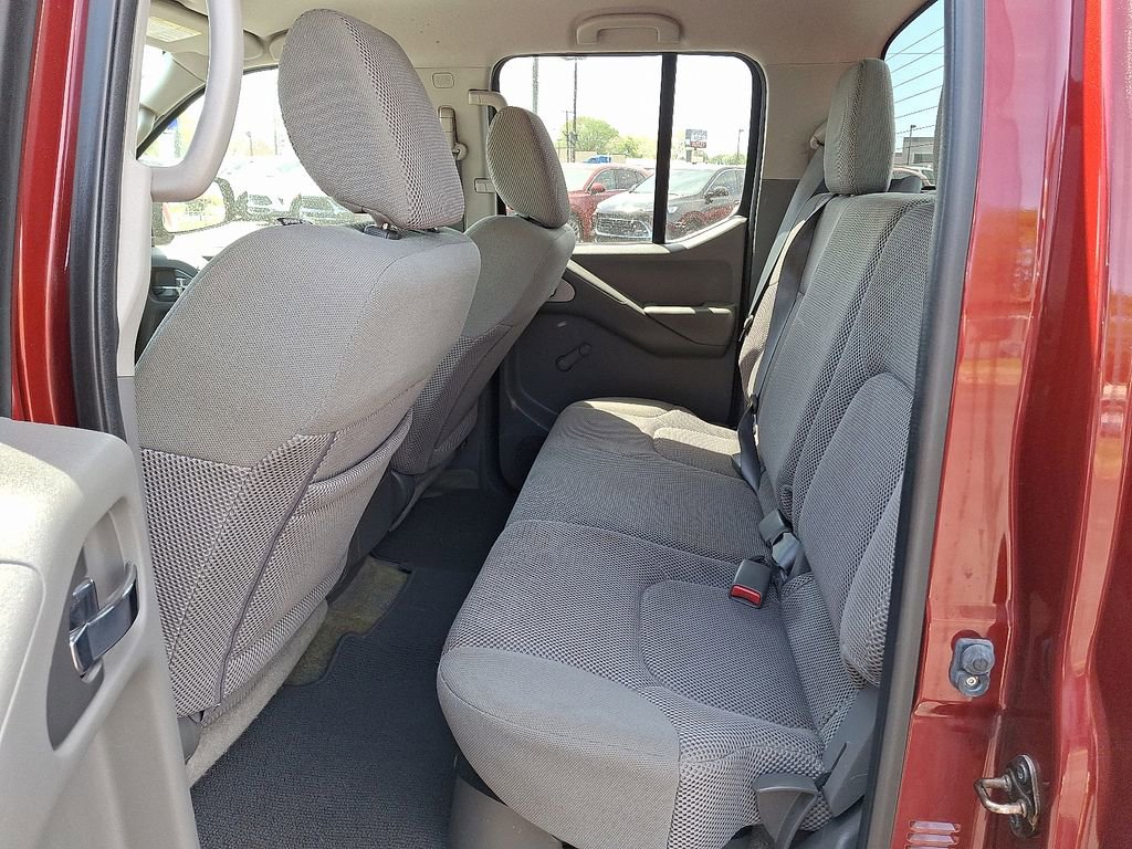 2015 Nissan Frontier S Crew Cab photo 10