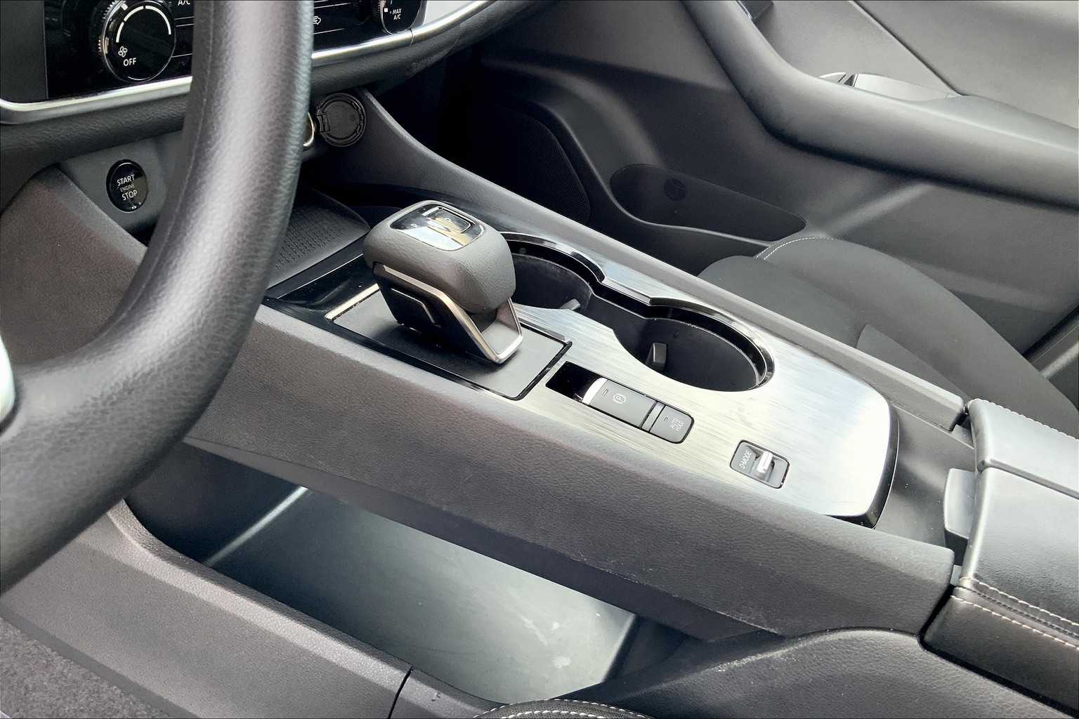 2024 Nissan Rogue S photo 14