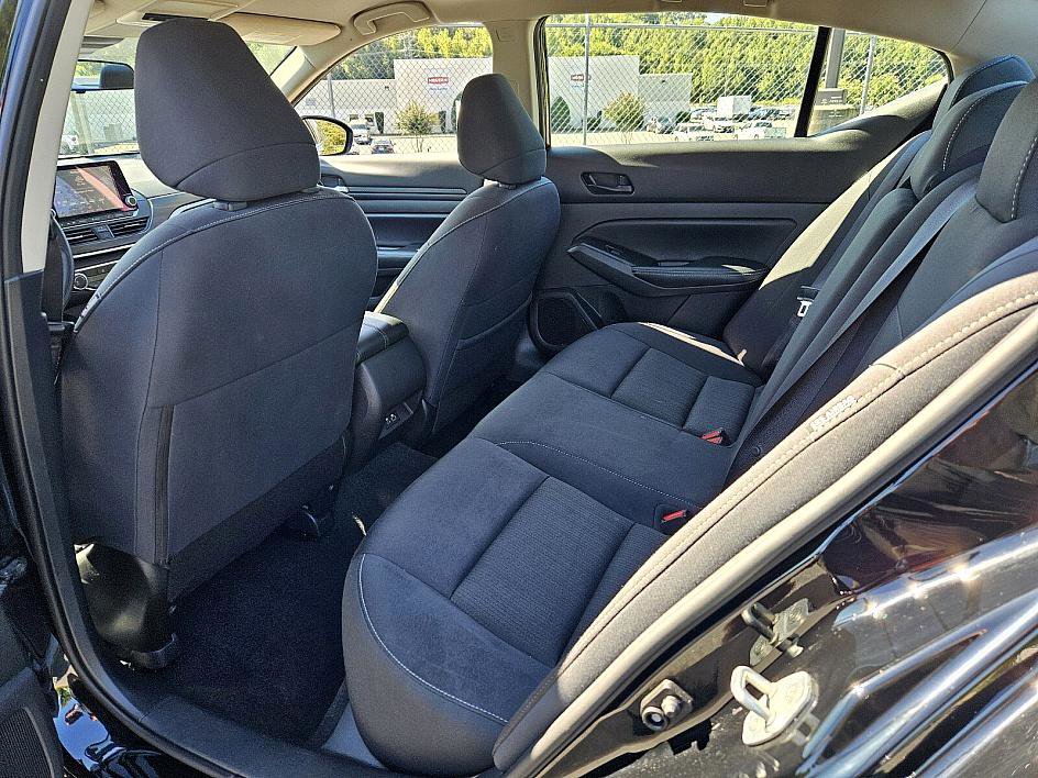 2024 Nissan Altima 2.5 SV photo 8