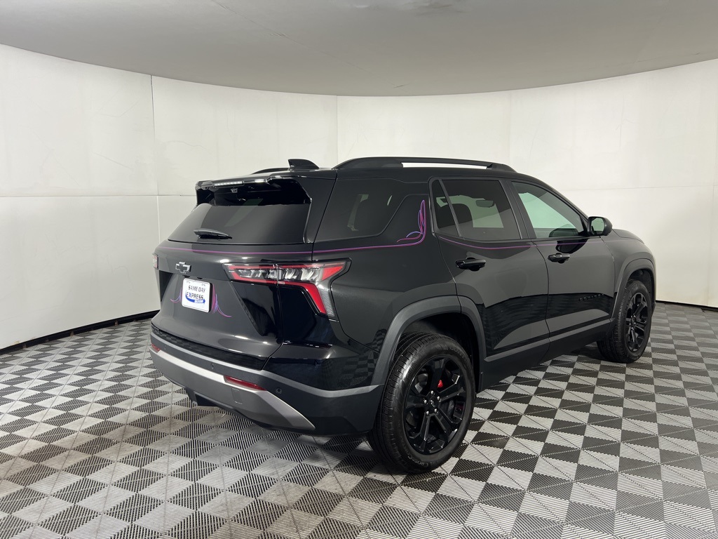 2025 Chevrolet Equinox LT photo 3