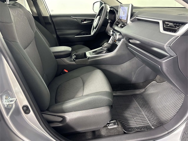 2024 Toyota RAV4 XLE photo 5