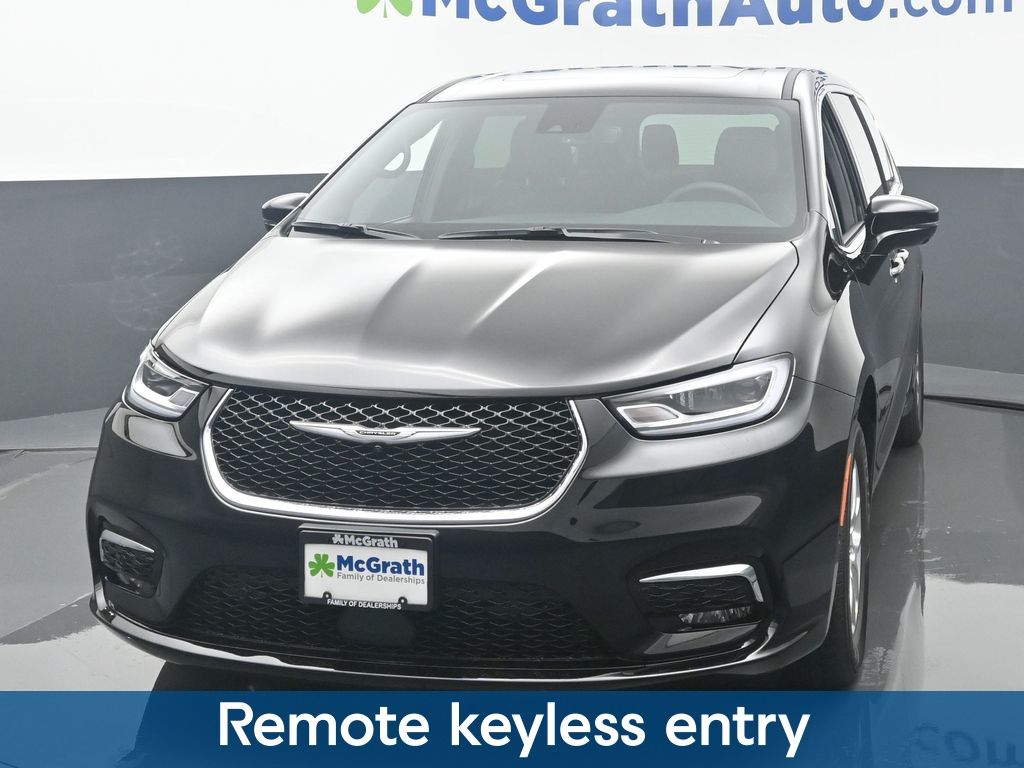 2025 Chrysler Pacifica photo 3