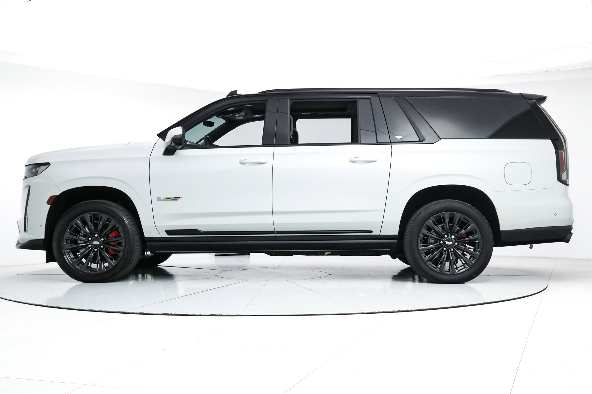 2024 Cadillac Escalade ESV V-Series photo 2