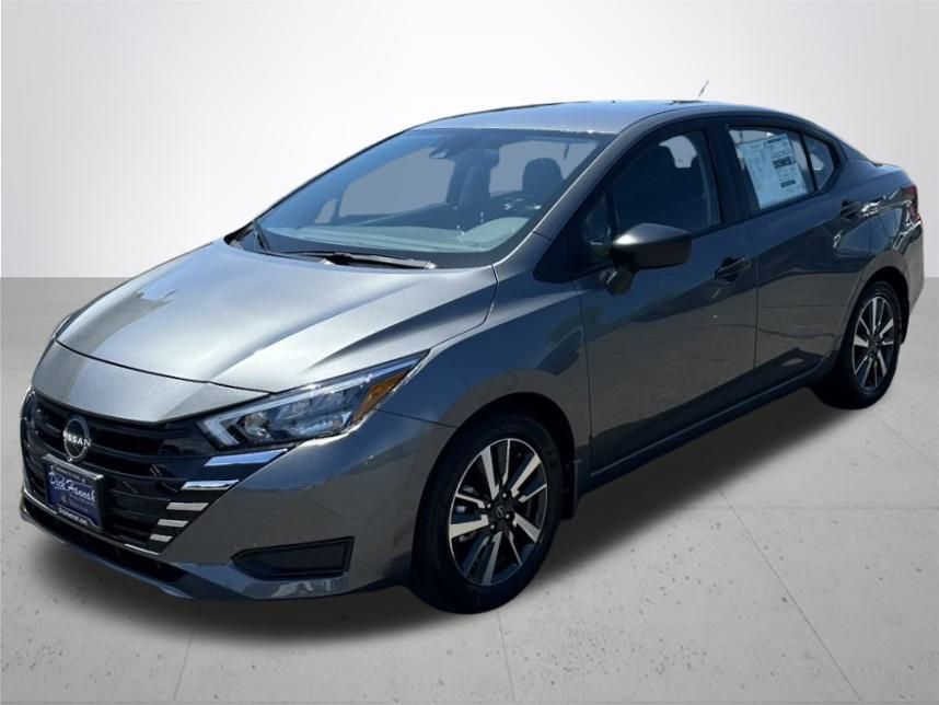 2025 Nissan Versa 1.6 S photo 2
