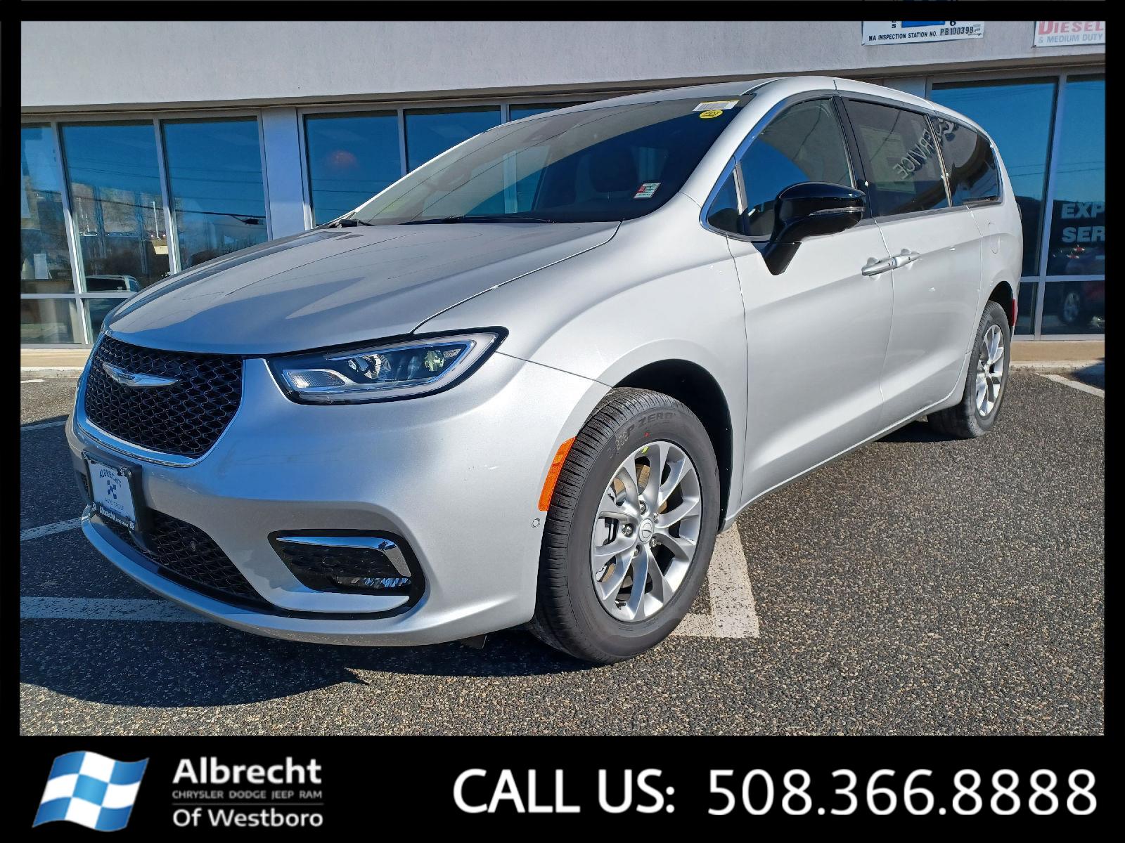 2026 Chrysler Pacifica Select's photo