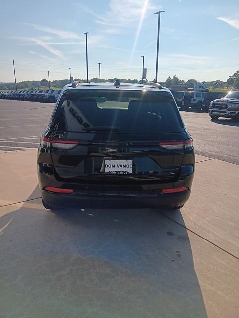 2024 Jeep Grand Cherokee Limited photo 3