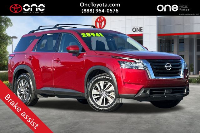 2022 Nissan Pathfinder SV