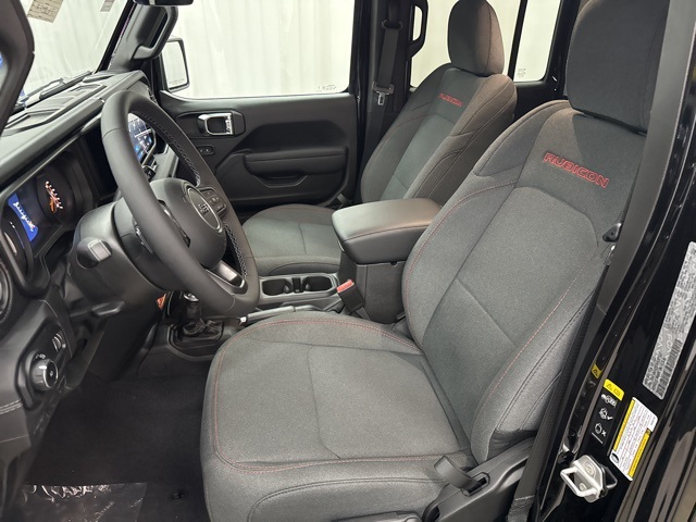 2025 Jeep Wrangler Rubicon photo 4