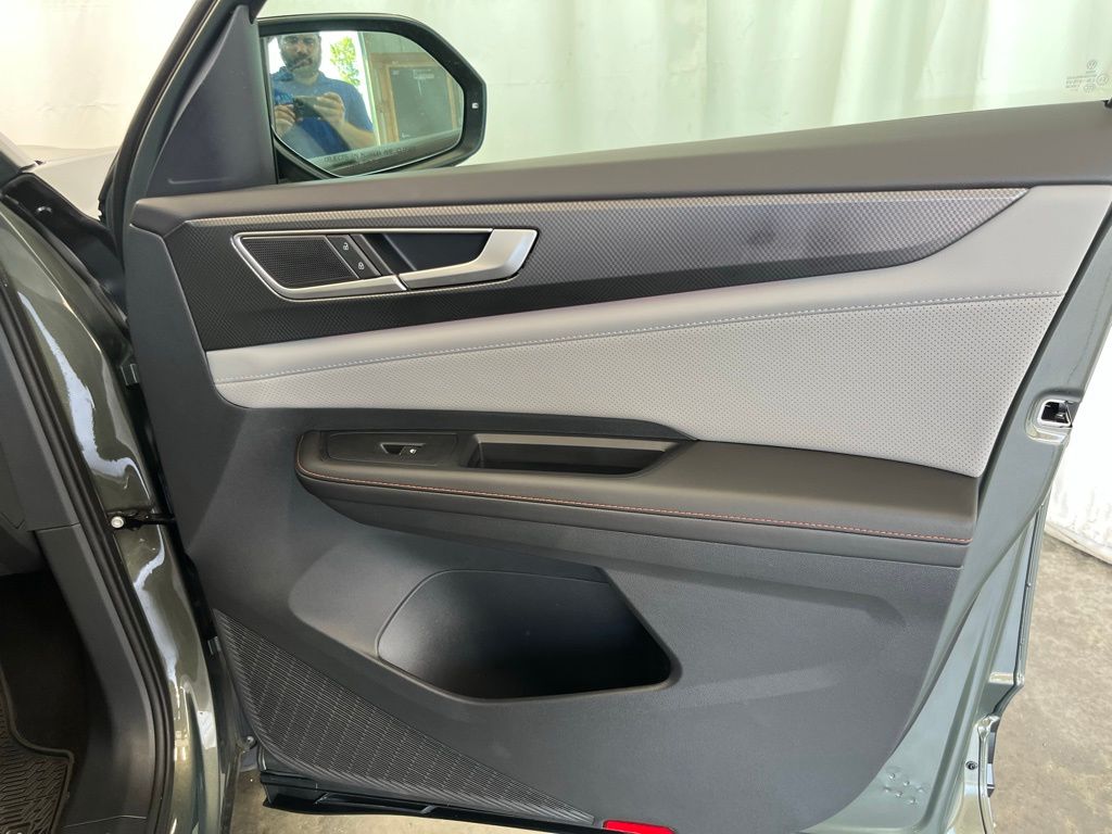 2025 Volkswagen Atlas Peak Edition SE photo 10