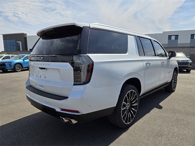 2025 Chevrolet Suburban High Country photo 4