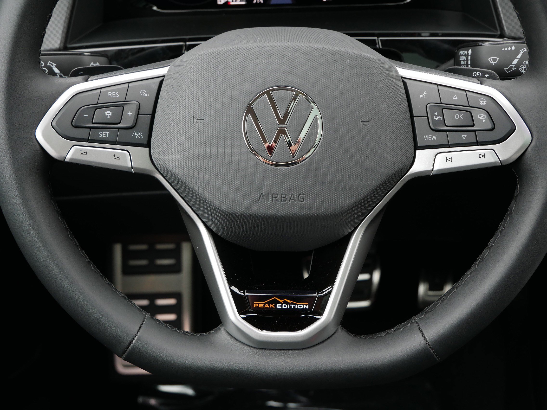 2025 Volkswagen Atlas Peak Edition SE photo 4