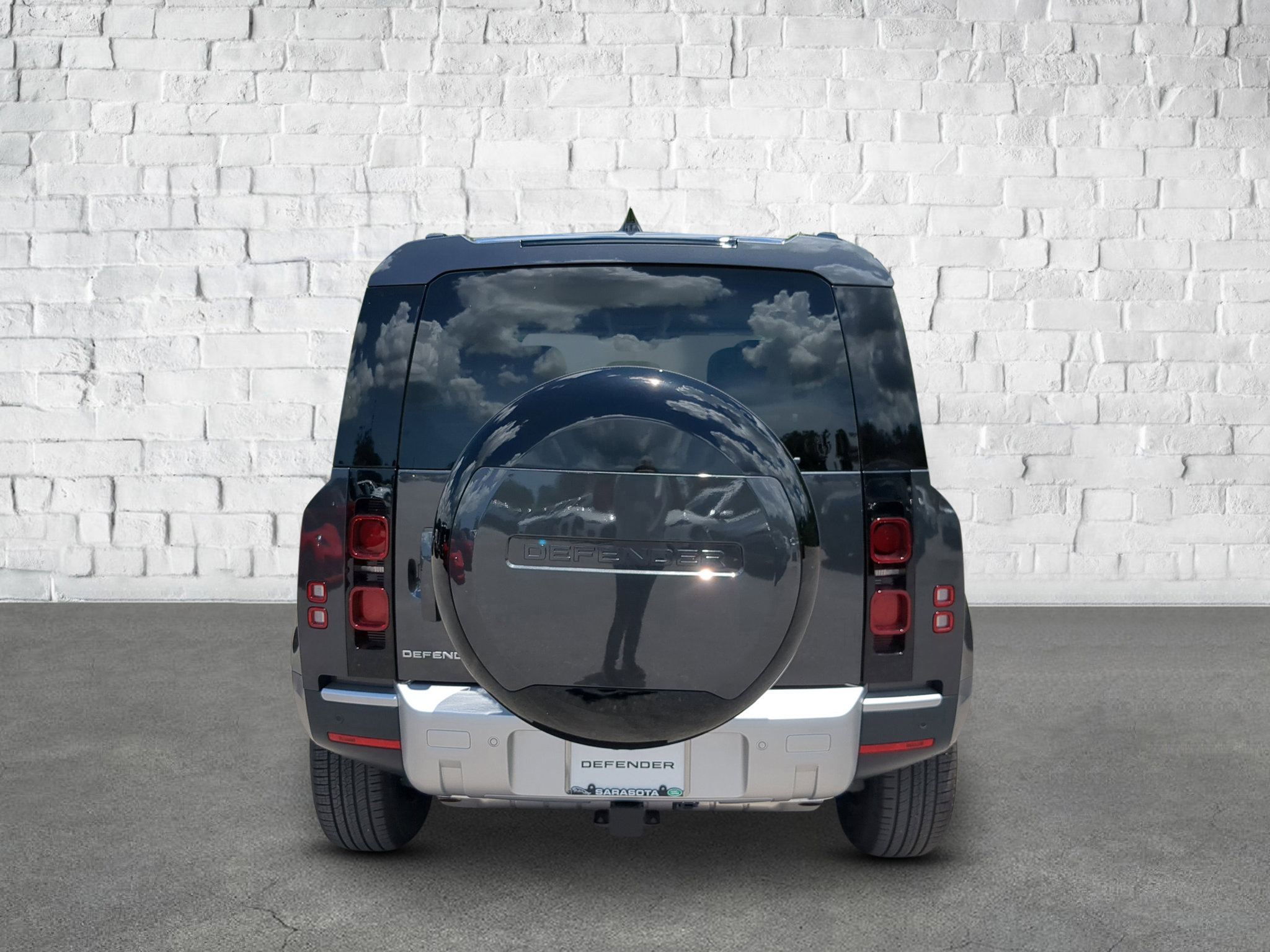 2025 Land Rover Defender 110 S photo 3