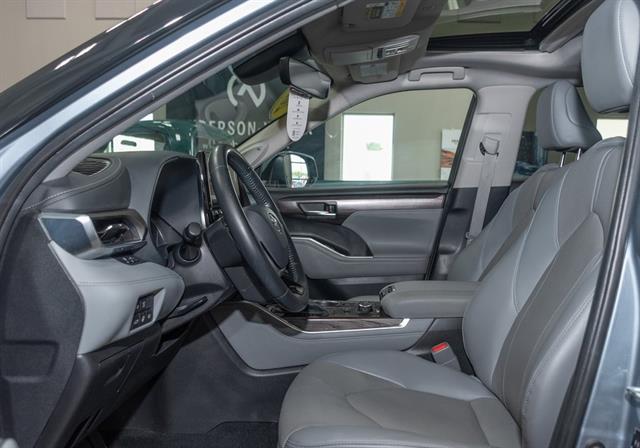 2021 Toyota Highlander Limited photo 7