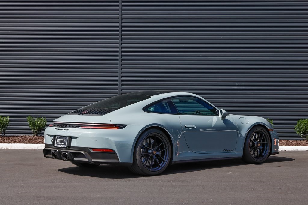 2025 Porsche 911 GTS photo 7