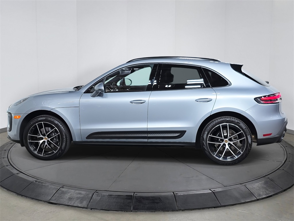 2024 Porsche Macan T photo 9
