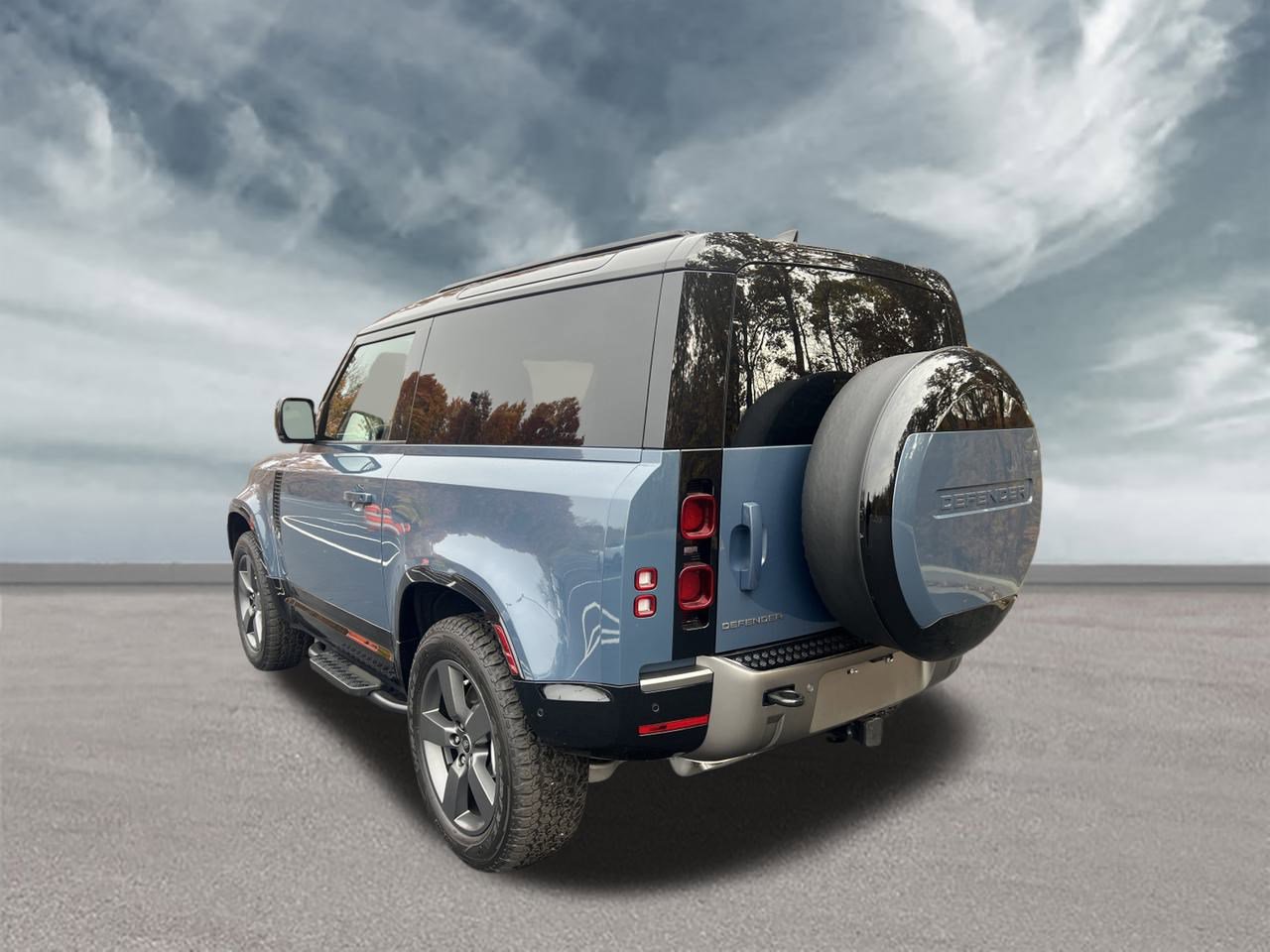 2025 Land Rover Defender X-Dynamic SE photo 2