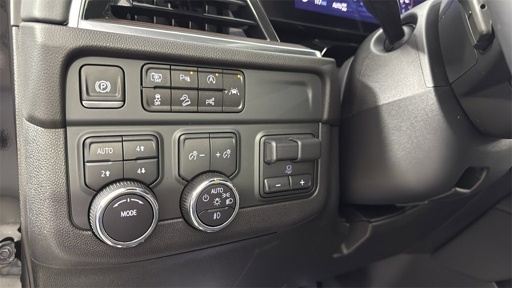 2025 Chevrolet Suburban Z71 photo 17