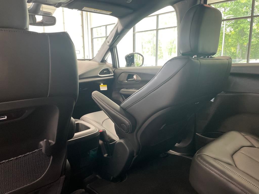 2025 Chrysler Pacifica LE photo 10