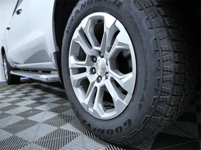 Used 2020 Chevrolet Silverado 1500 LT with VIN 3GCUYDED3LG151766 for sale in Apple Valley, Minnesota