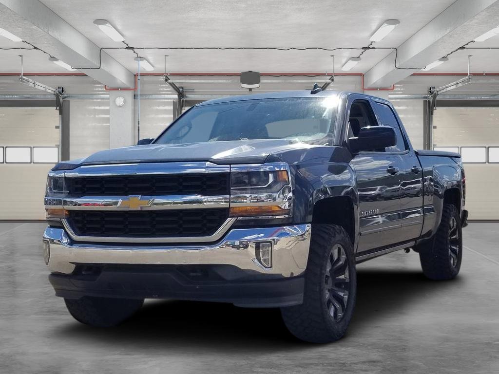 2017 Chevrolet Silverado 1500 LT photo 3