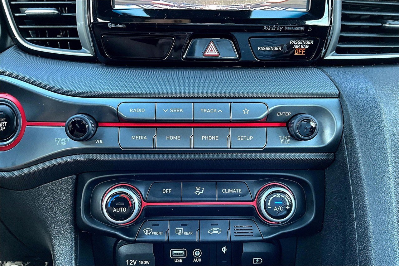 2019 Hyundai Veloster 2.0L Premium photo 16