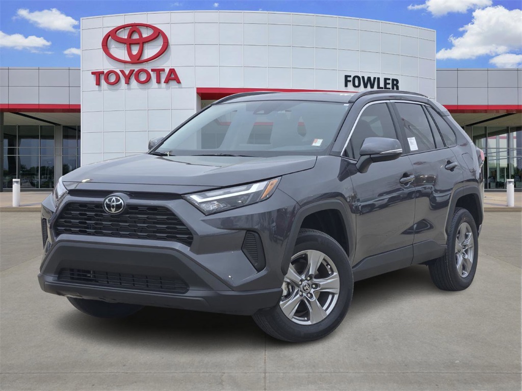 2025 Toyota RAV4 XLE's photo