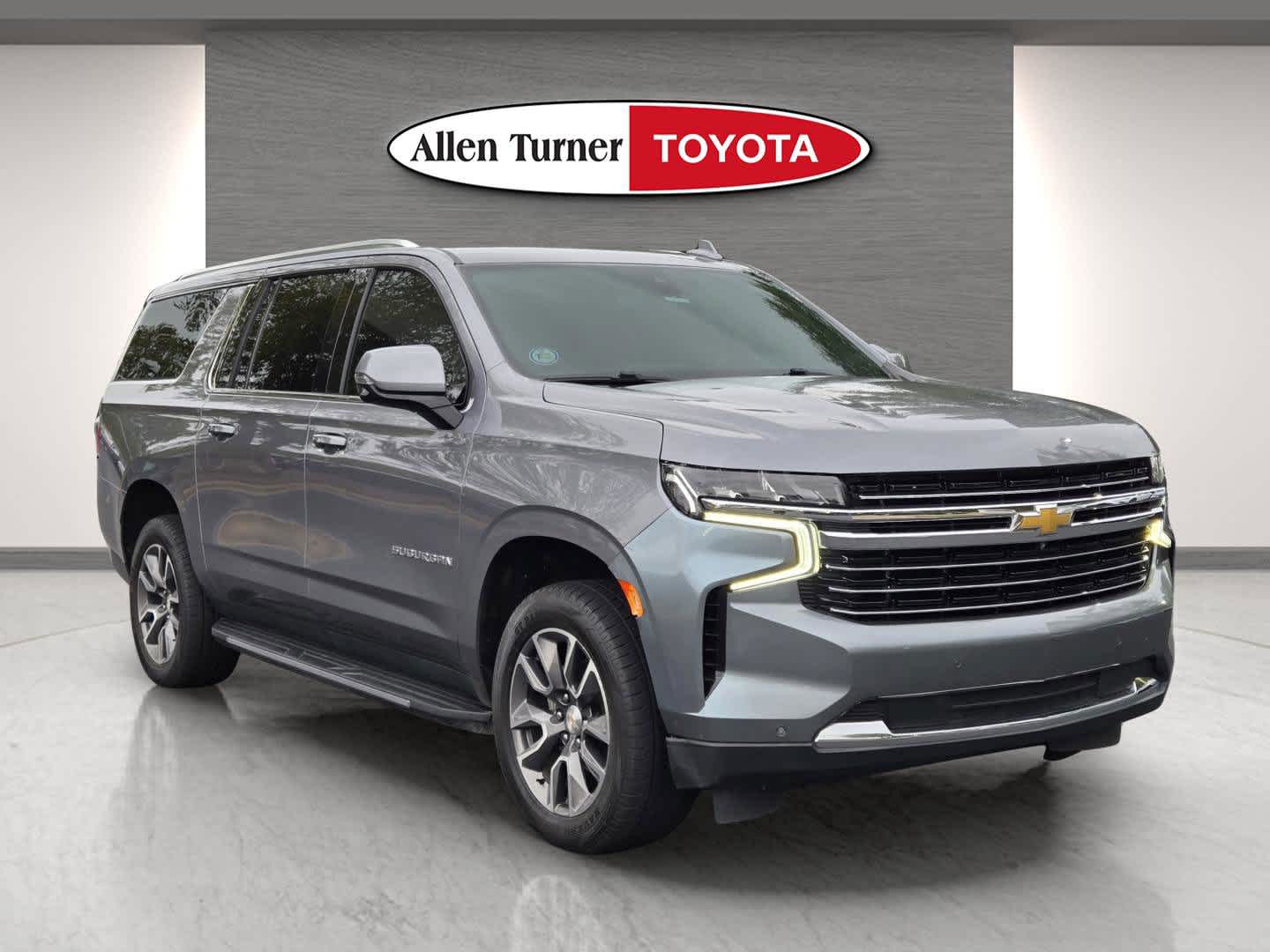 2022 Chevrolet Suburban LT's photo