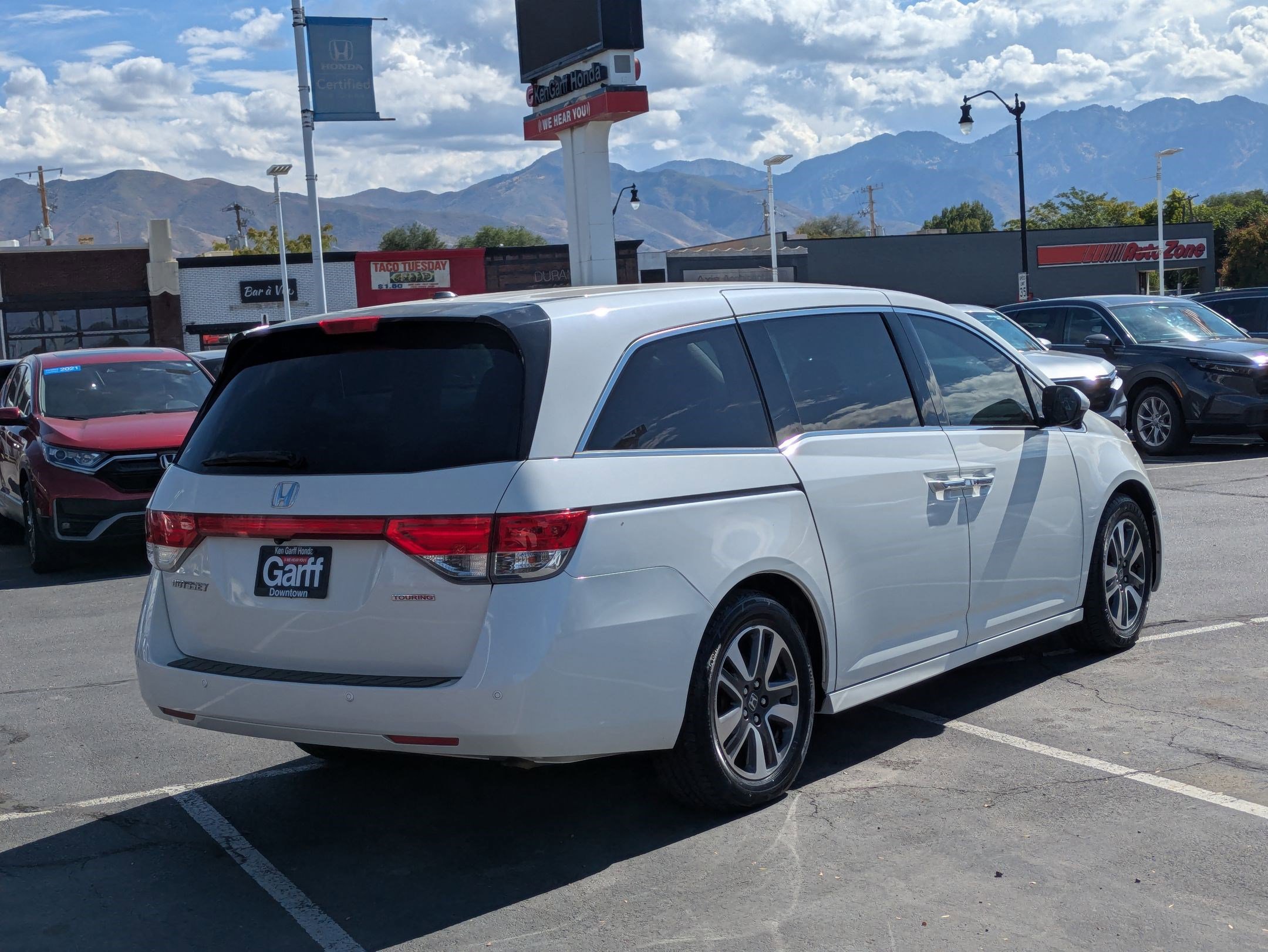 2016 Honda Odyssey Touring photo 2