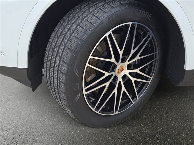2025 Porsche Cayenne Base photo 31