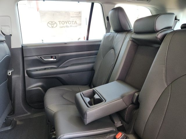 2025 Toyota Grand Highlander Limited AWD photo 14