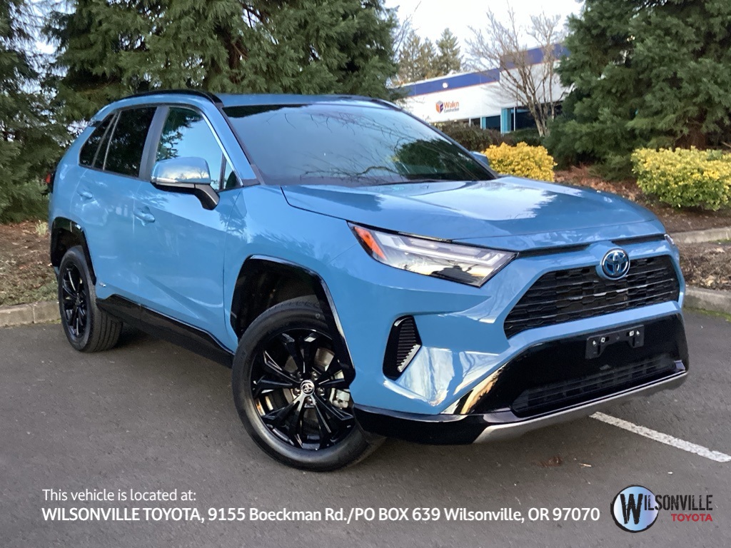 2022 Toyota RAV4 SE's photo
