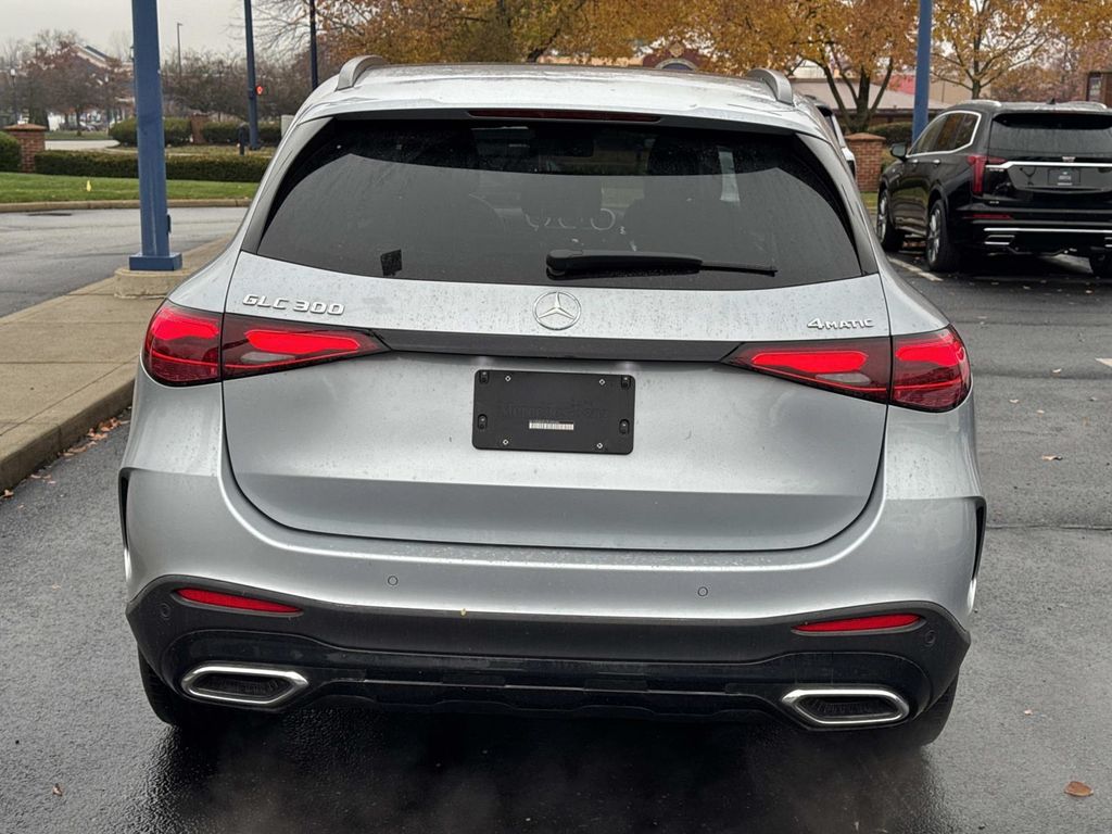 2025 Mercedes Benz GLC 300 4MATIC photo 3