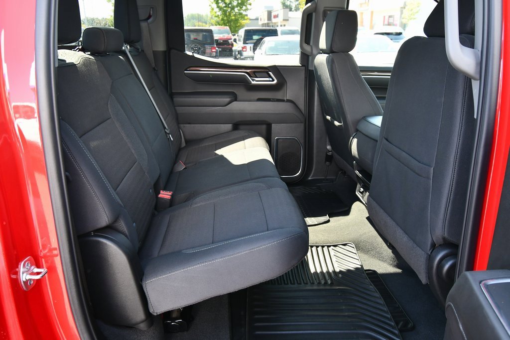 2025 Chevrolet Silverado 1500 LT photo 13