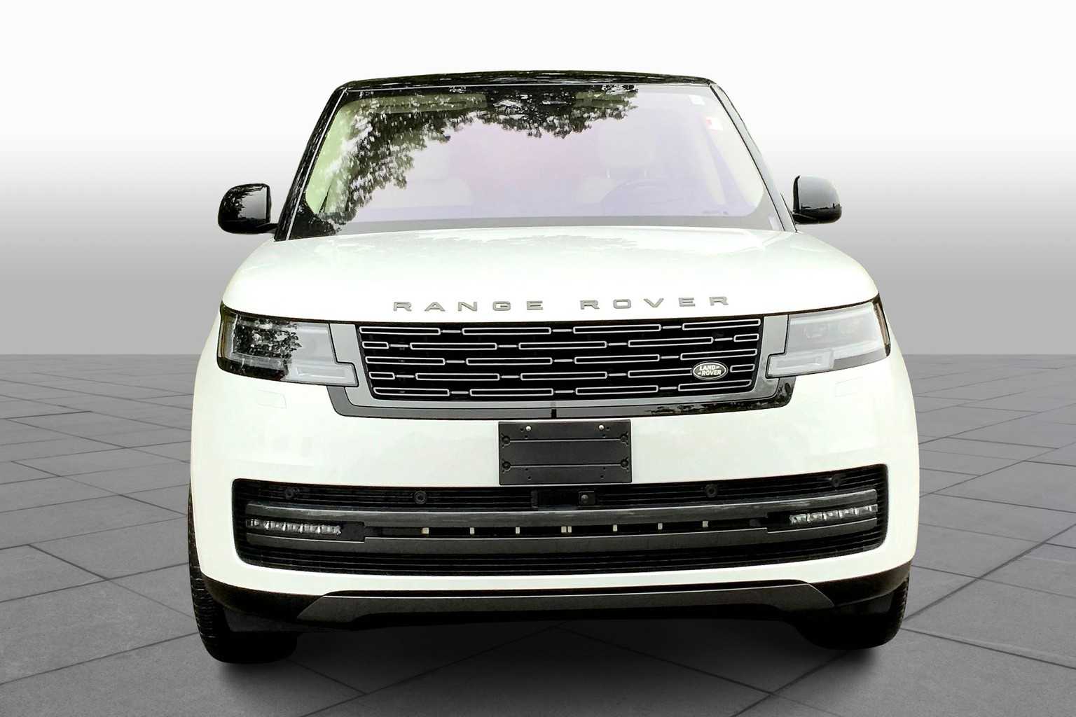 2023 Land Rover Range Rover SE photo 3