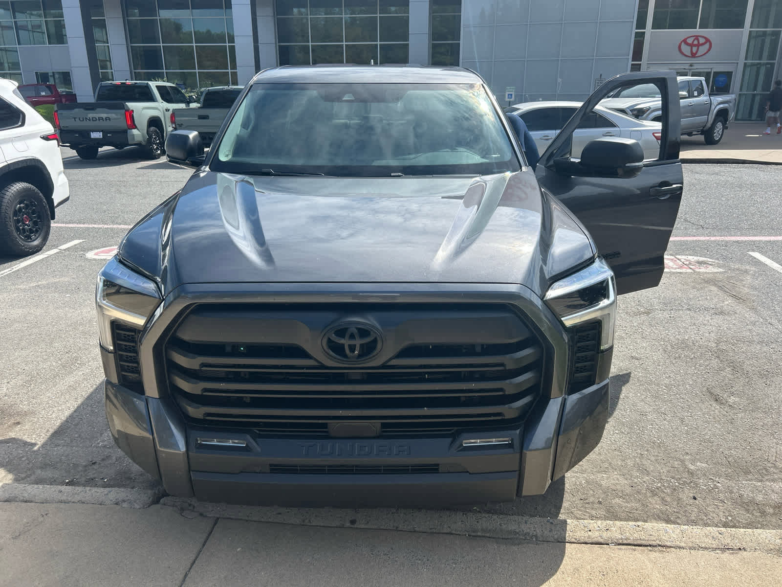 Used 2022 Toyota Tundra SR5 with VIN 5TFLA5DB1NX022204 for sale in Little Rock