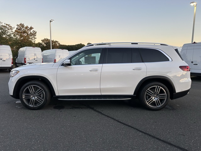 2026 Mercedes Benz GLS 450 4MATIC photo 4