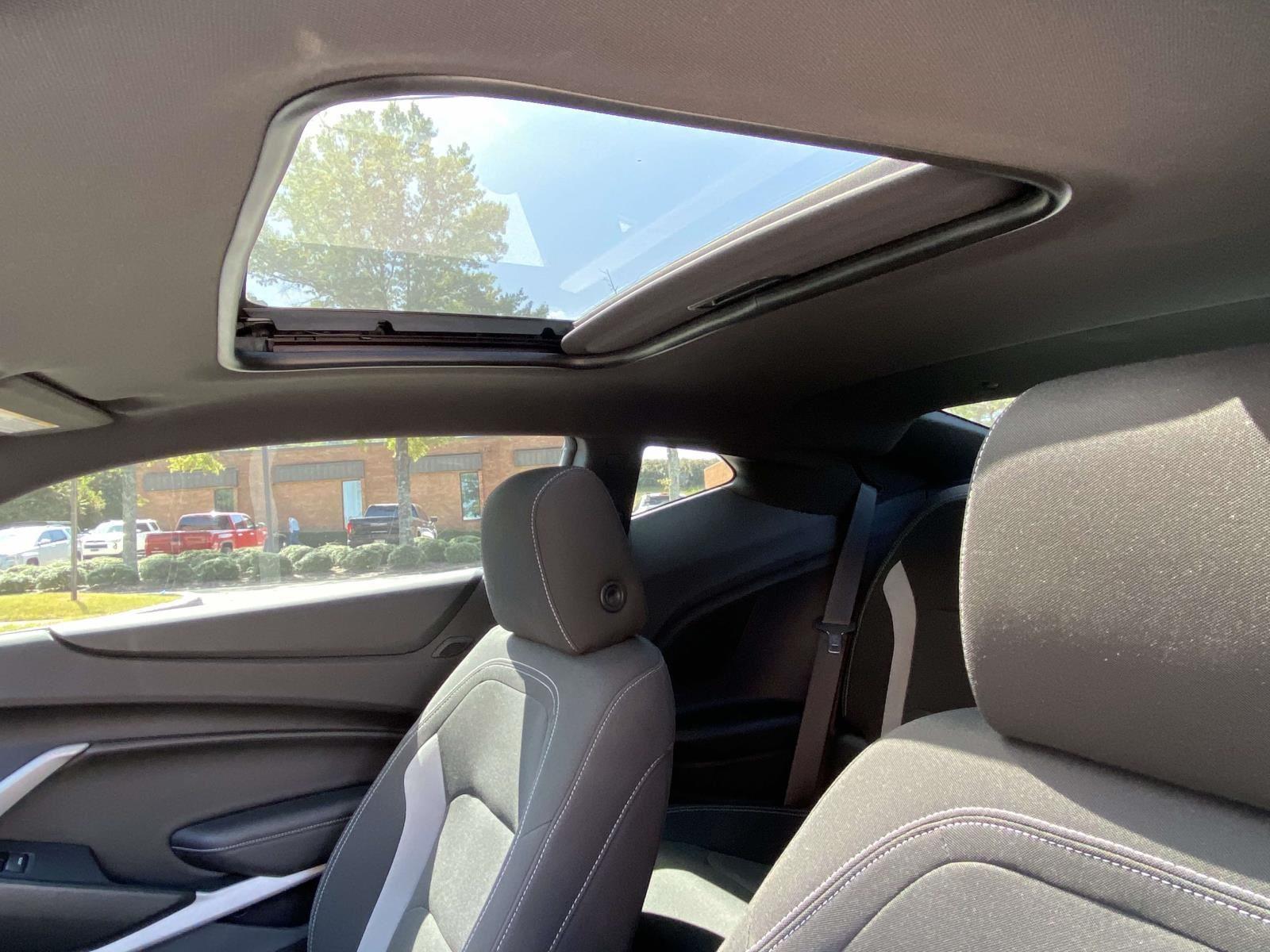 2021 Chevrolet Camaro 1LT photo 3