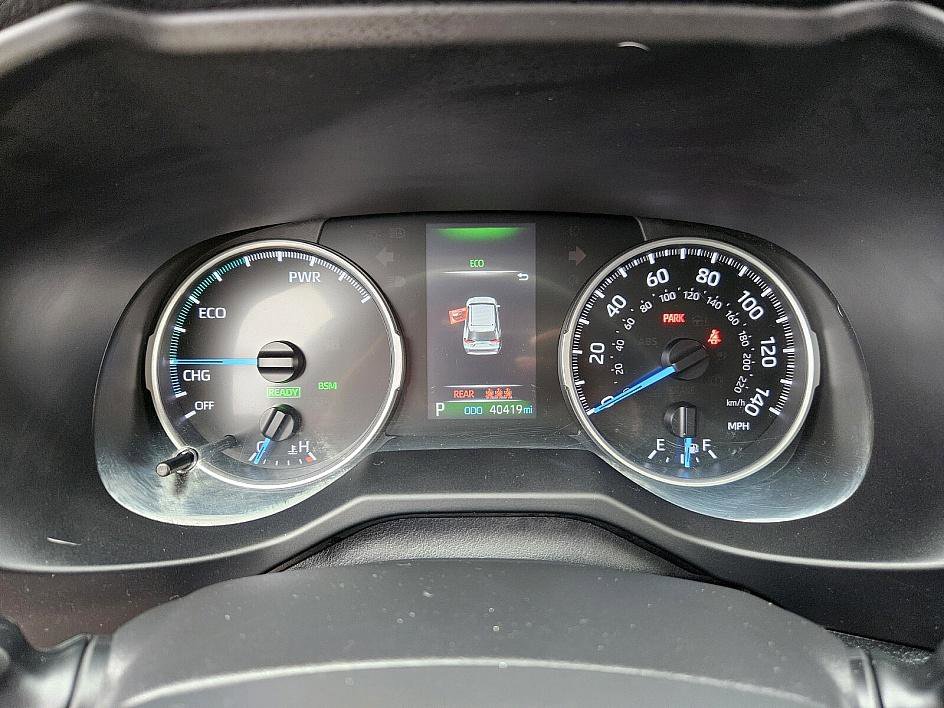2022 Toyota RAV4 Hybrid XLE photo 24