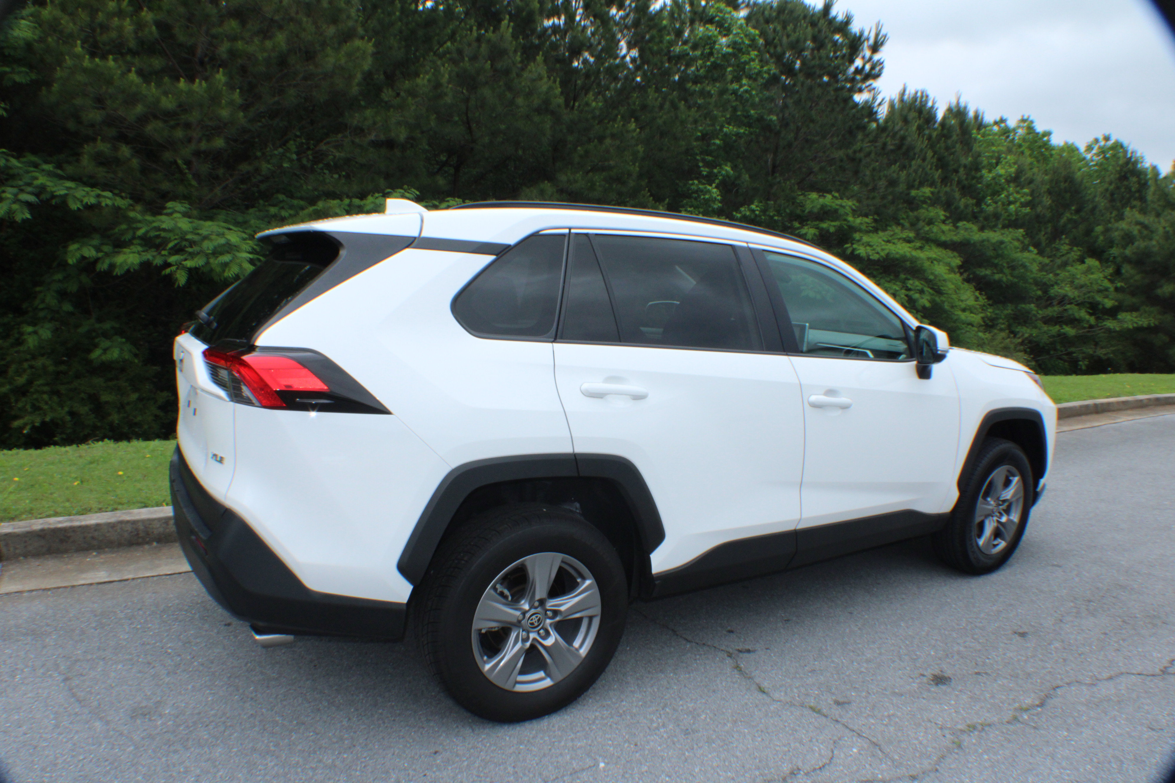 2024 Toyota RAV4 XLE photo 2