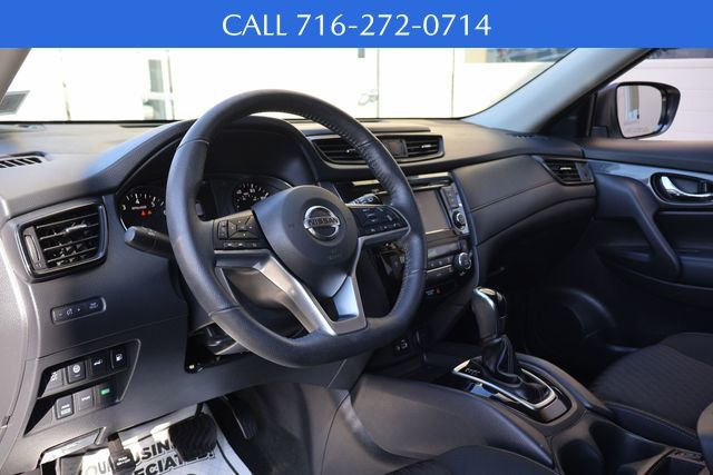 2020 Nissan Rogue SV photo 2