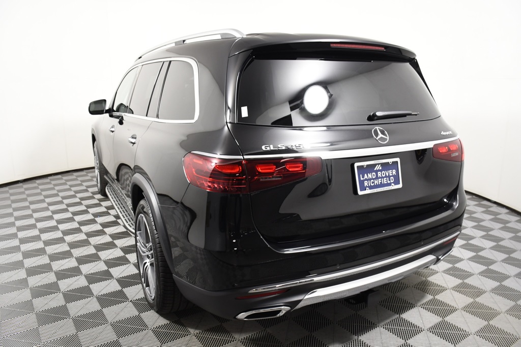 2025 Mercedes Benz GLS 450 4MATIC photo 4