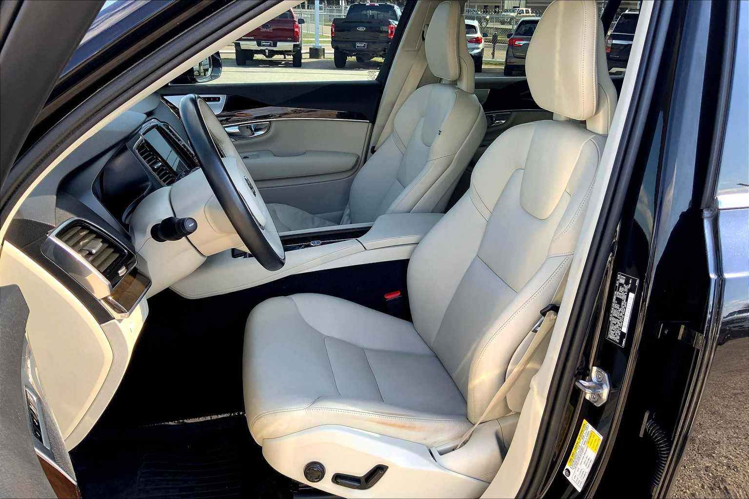 2017 Volvo XC90 Momentum photo 7
