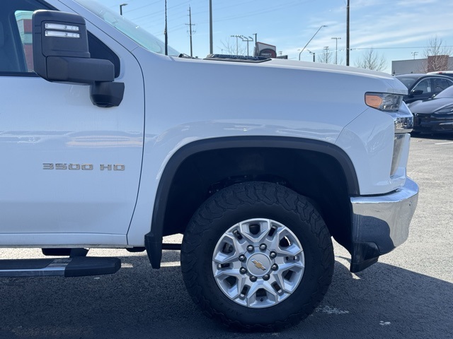 2022 Chevrolet Silverado 3500HD LT photo 3