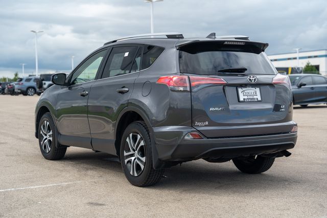 2017 Toyota RAV4 LE photo 2