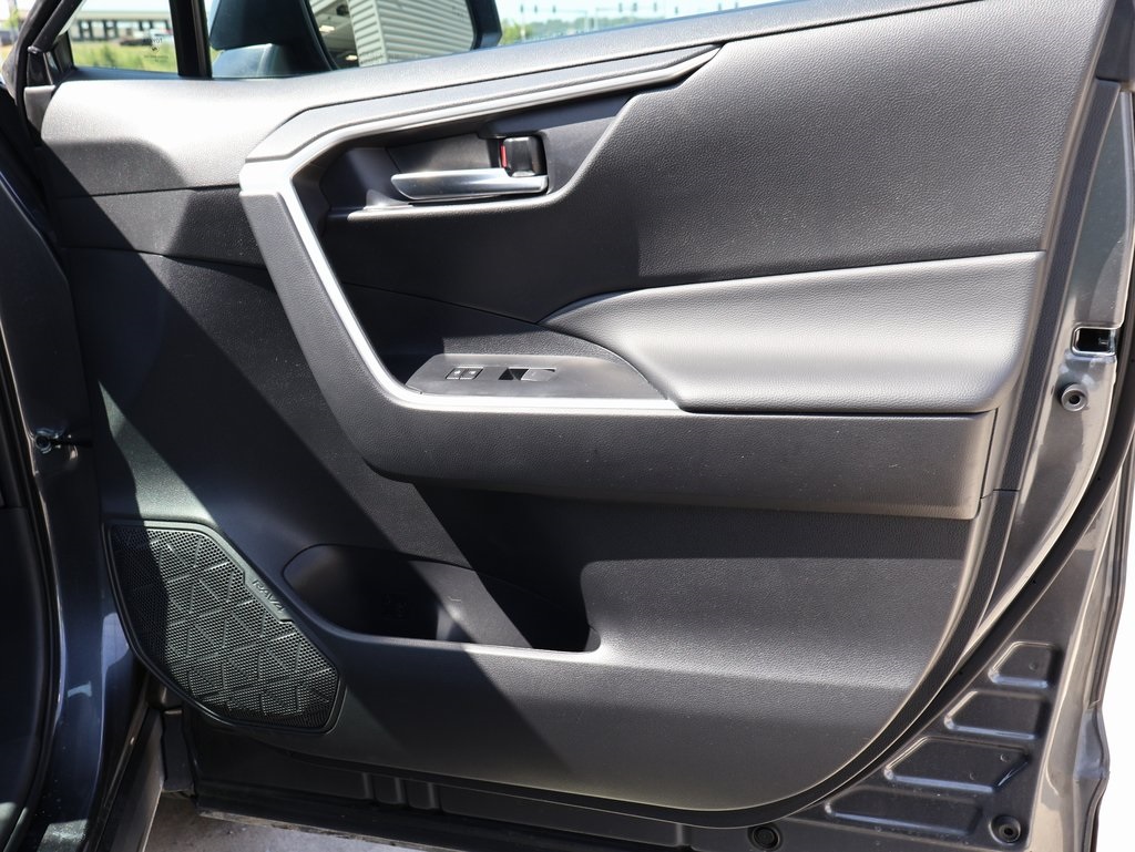 2024 Toyota RAV4 Hybrid SE photo 8
