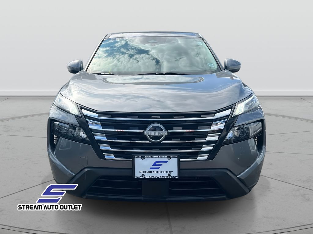 2024 Nissan Rogue SV photo 2